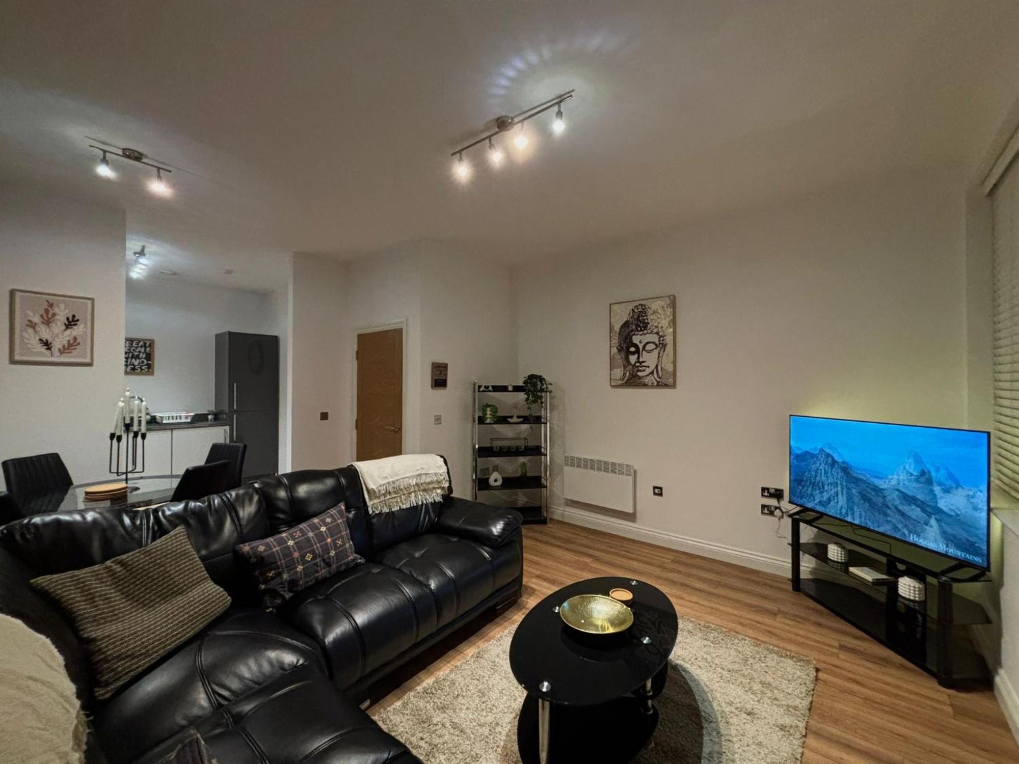 24-7 Secured City Centre Apartments With Free Underground Parking And Wifi Birmingham Exterior photo