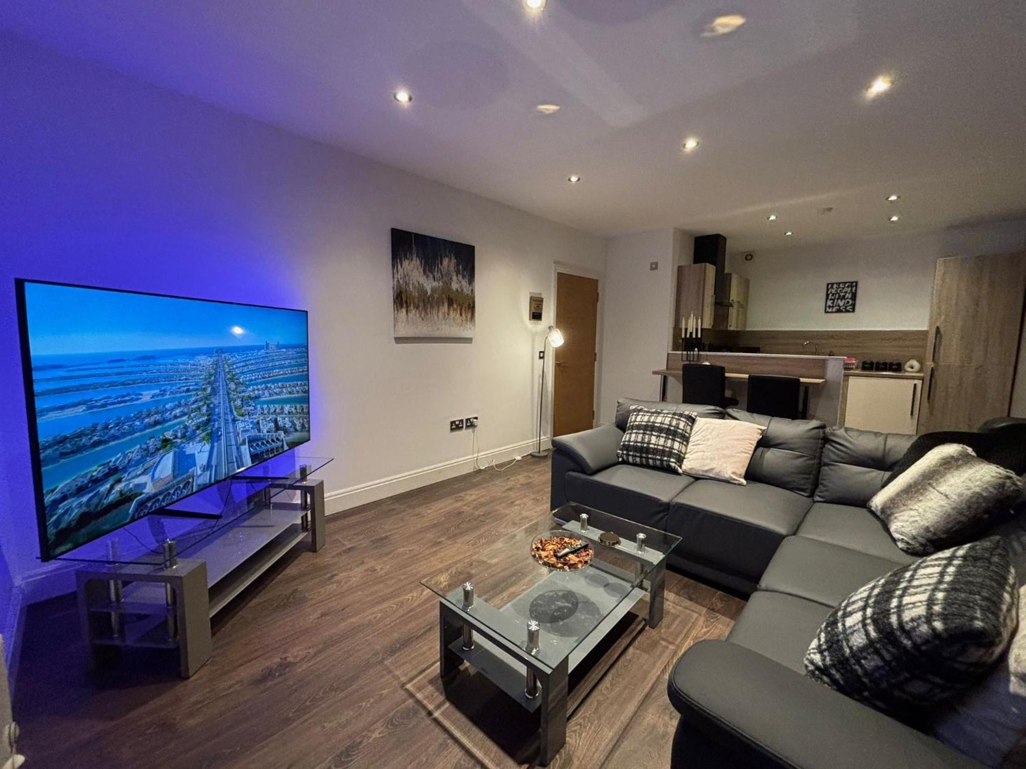 24-7 Secured City Centre Apartments With Free Underground Parking And Wifi Birmingham Exterior photo
